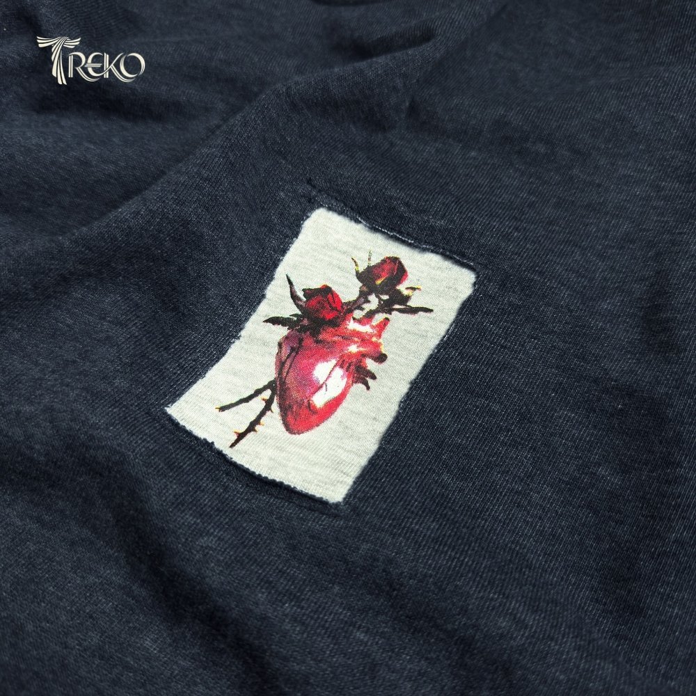 HEART OF DEFIANCE PATCH TEE CHARCOAL GRAY - Image 5